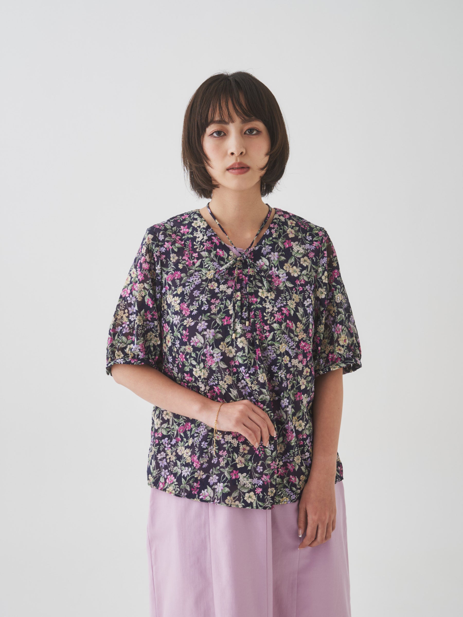 6/5(金)21:00発売開始【洗える】小さな花の2WAYプルオーバー