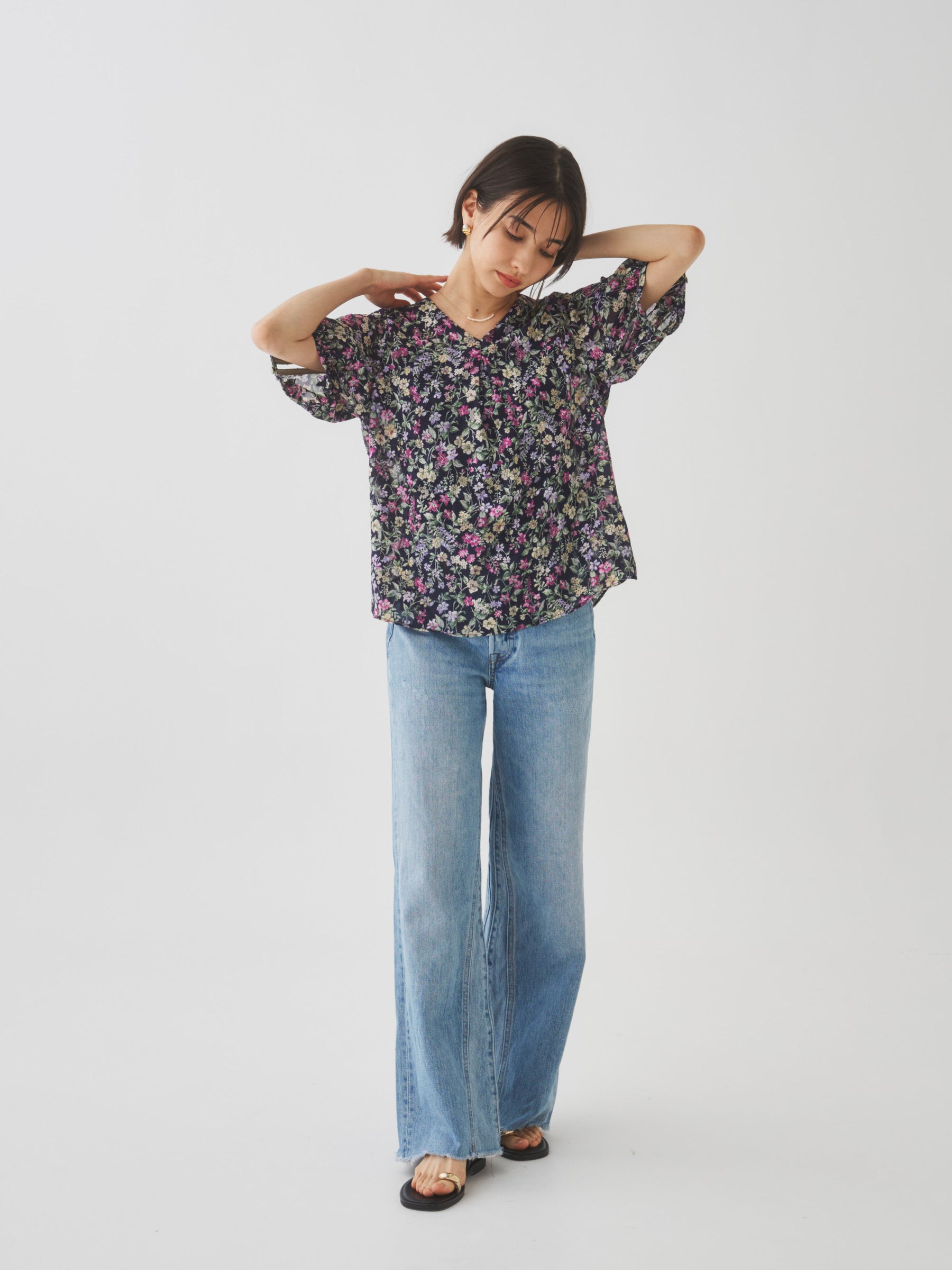 6/5(金)21:00発売開始【洗える】小さな花の2WAYプルオーバー