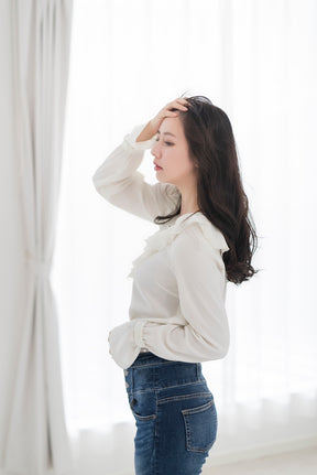 【公式ホームページ限定販売】 aiile×フリーアナウンサー相場詩織コラボ商品 ”女子アナ万能ブラウス - Classical -”